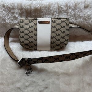 Michael Kors - MK Signature Logo Belt Bag/Fanny Pack